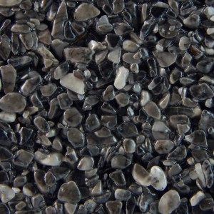 Terralith Marmor Steinteppich Contrasto Tre: Glänzende, gerundete dunkelgraue Natursteine 4-6 mm für Außenbereiche.