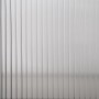 Detailaufnahme der Polycarbonat-Platten des Outsunny Gewächshauses aus Tannenholz.