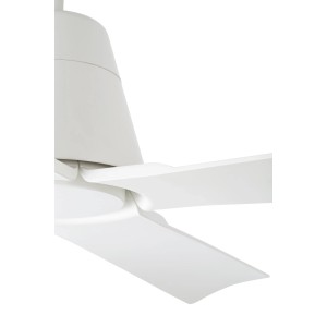 Weißer FARO Deckenventilator Typhoon mit Fernbedienung, energiesparend und spritzwassergeschützt.