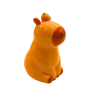 Gelbe Keramik Capybara Spardose, glänzend, mit kleinem grünen Detail auf dem Kopf. Ideal als Kinderspardose.