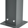 Detailaufnahme: Anthrazitfarbener Aluminium-Pfosten mit Bodenplatte des Floraworld Flachdach-Carports.