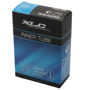 XLC Fahrradschlauch VT-S28 für 28-Zoll-Rennräder, SV 48 mm Ventil, in schwarzer Verpackung mit blauen Details.