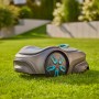 Gardena Smart Sileno Max Mähroboter auf Rasen, geeignet für Flächen bis 1.500 m².
