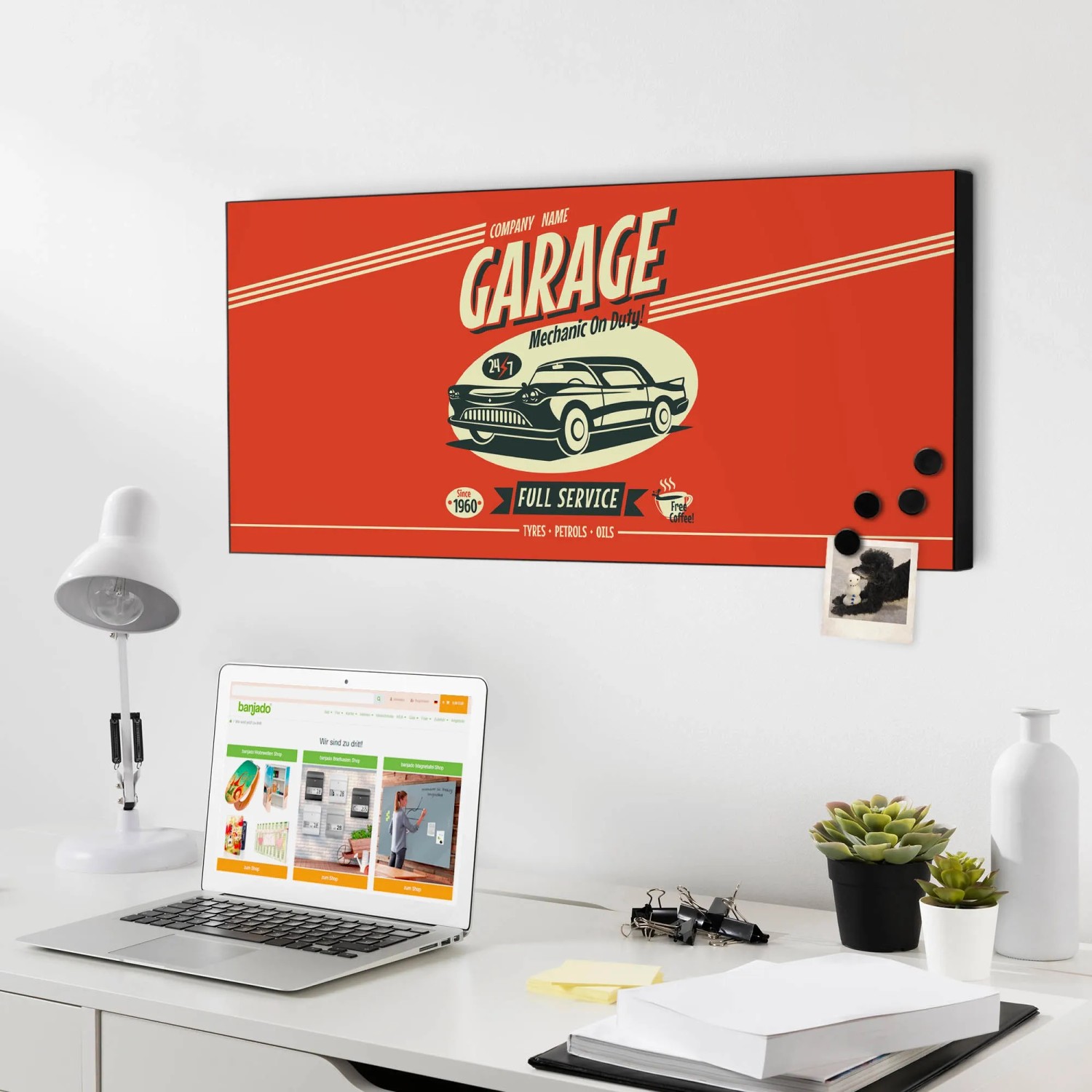 Banjado Magnettafel 78x37cm mit Garagen-Motiv "Full Service" im Büro.