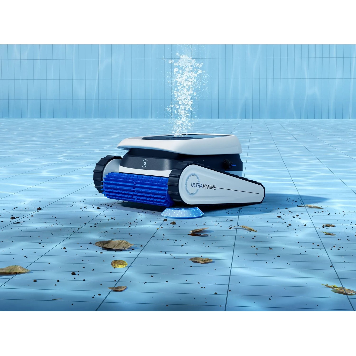 Ecovacs Poolroboter Ultramarine P1, weiß-blau, im Pool. Reinigt Becken vollautomatisch.