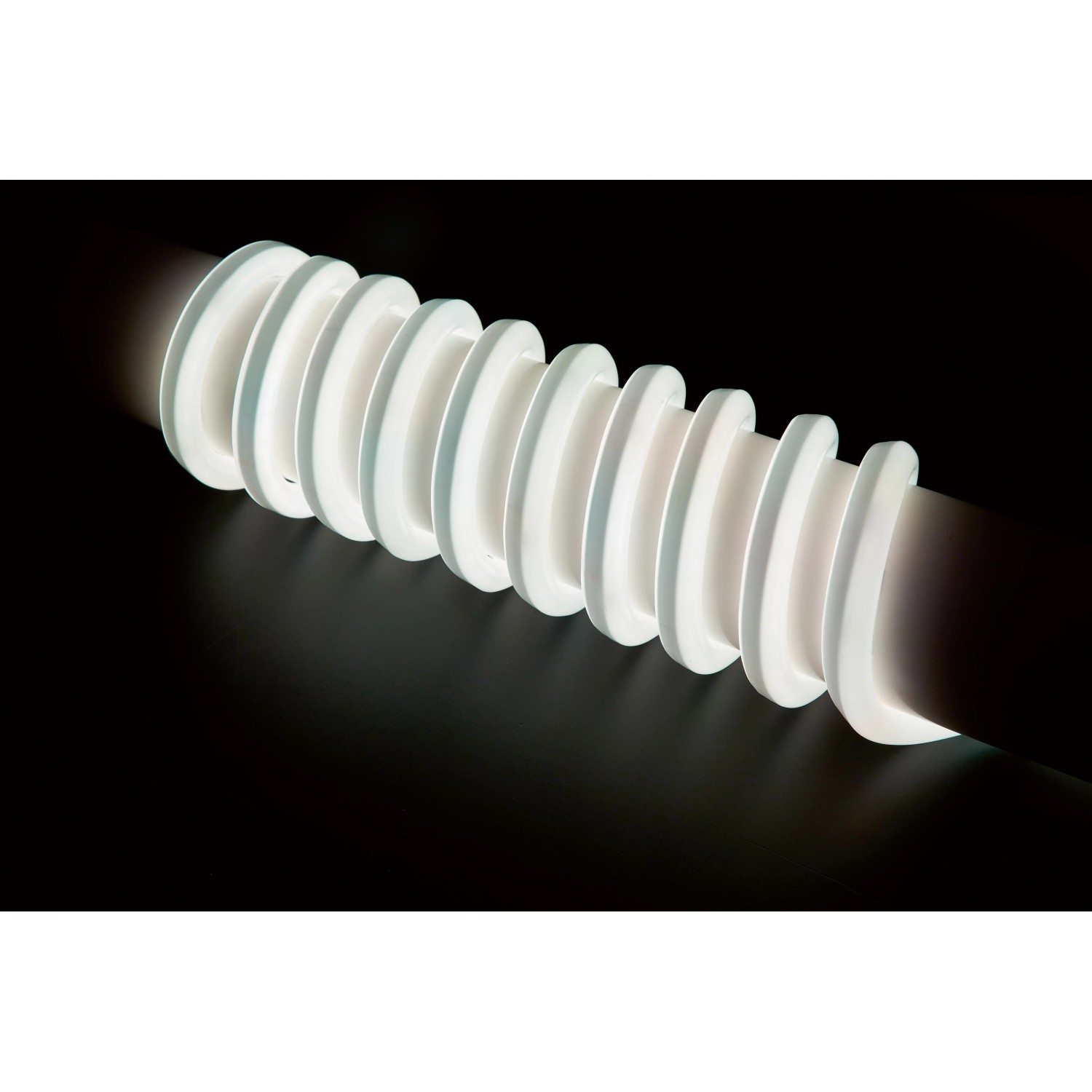 Flexibler LED-Lichtschlauch, 5 m, mit Farbwechsel und Fernbedienung für stimmungsvolle Beleuchtung.