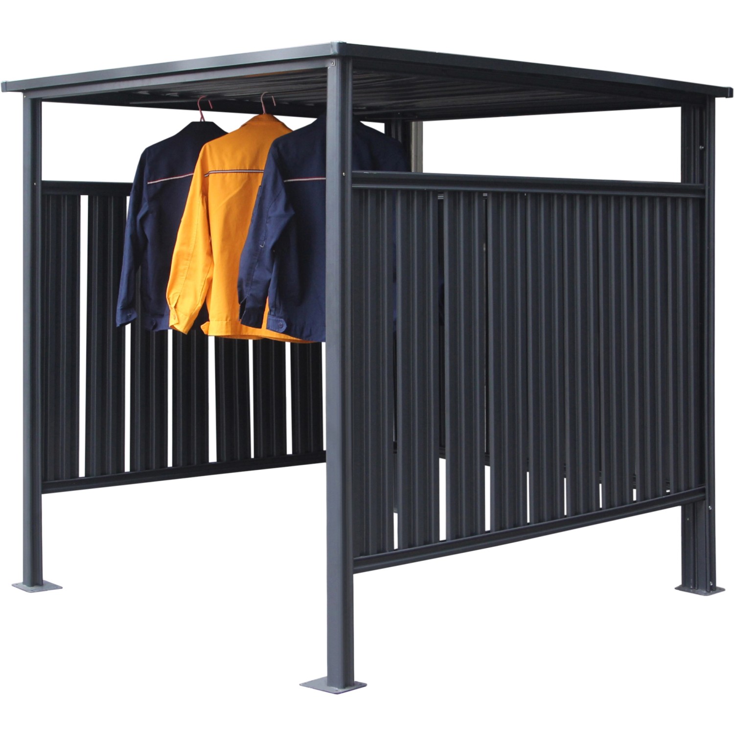 Anthrazitfarbener Westmann Fahrrad- und Rauchunterstand (B 180 cm x T 200 cm) mit Jacken.