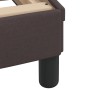 Detailansicht: Dunkelbraunes Stoffbett mit Matratze, Beinansicht.