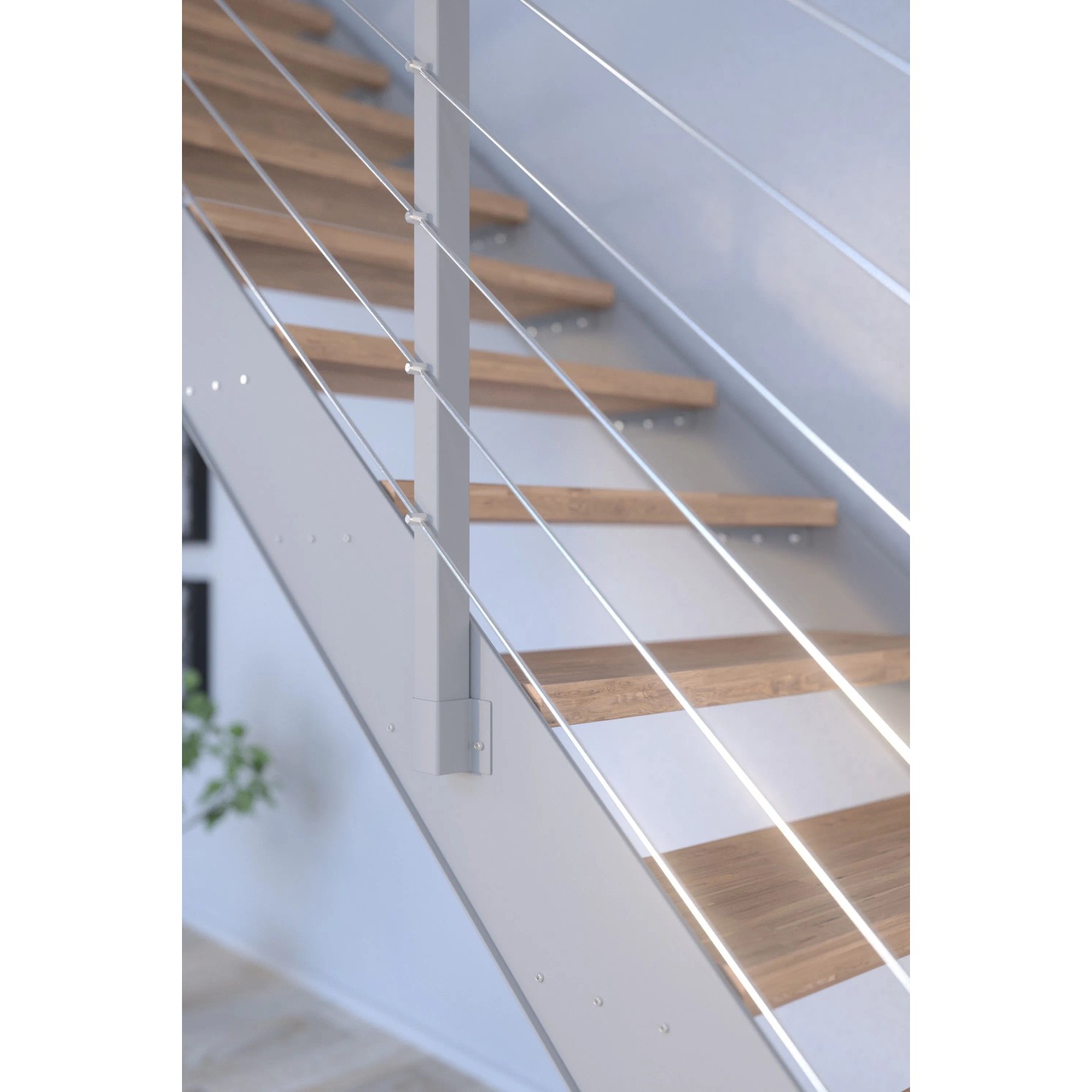 Moderne Innentreppe Kos mit 11 Buchenholzstufen und grauem Metallgeländer.