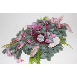 Grabbouquet Nobilis mit Rosen und Brombeere, ca. 60 cm, für die würdevolle Grabgestaltung.