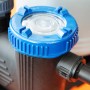 Steinbach Filterpumpe WP 8000, Detailaufnahme der Poolpumpe mit blauem Deckel.