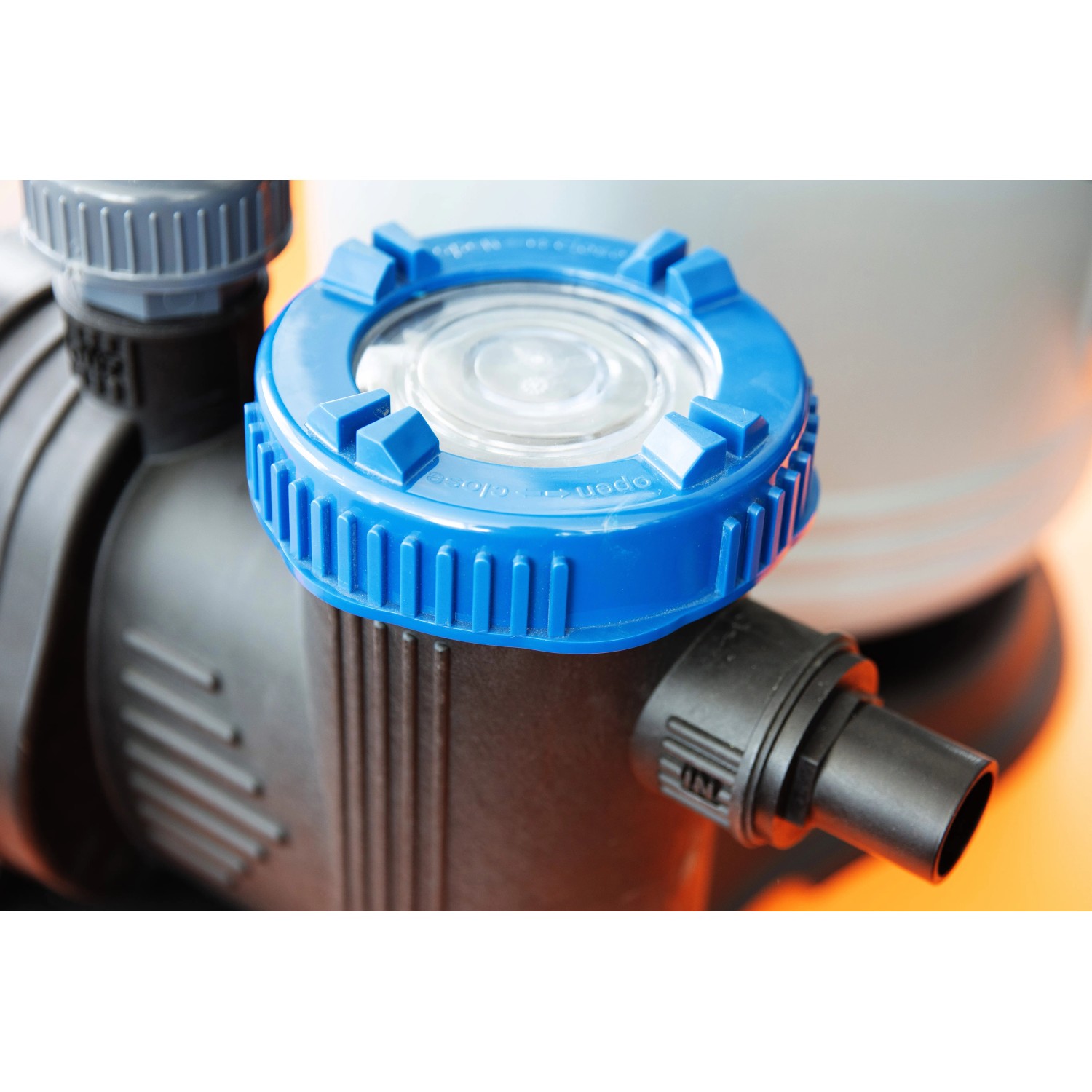 Steinbach Filterpumpe WP 8000, Detailaufnahme der Poolpumpe mit blauem Deckel.