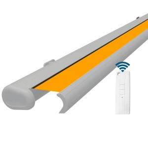 Elektrische Kassettenmarkise in Weiß mit gelbem Tuch und Fernbedienung.