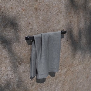 Schwarzer Keuco Badetuchhalter Rose (60 cm) mit grauem Handtuch an beiger Wand.