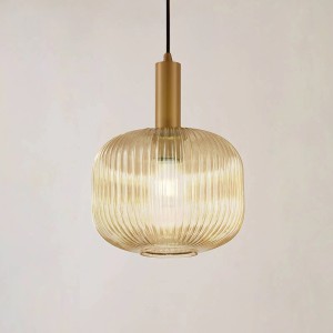 Cremefarbene Lindby Pendelleuchte Doroteo im Retro Vintage Design mit Glas Lampenschirm.