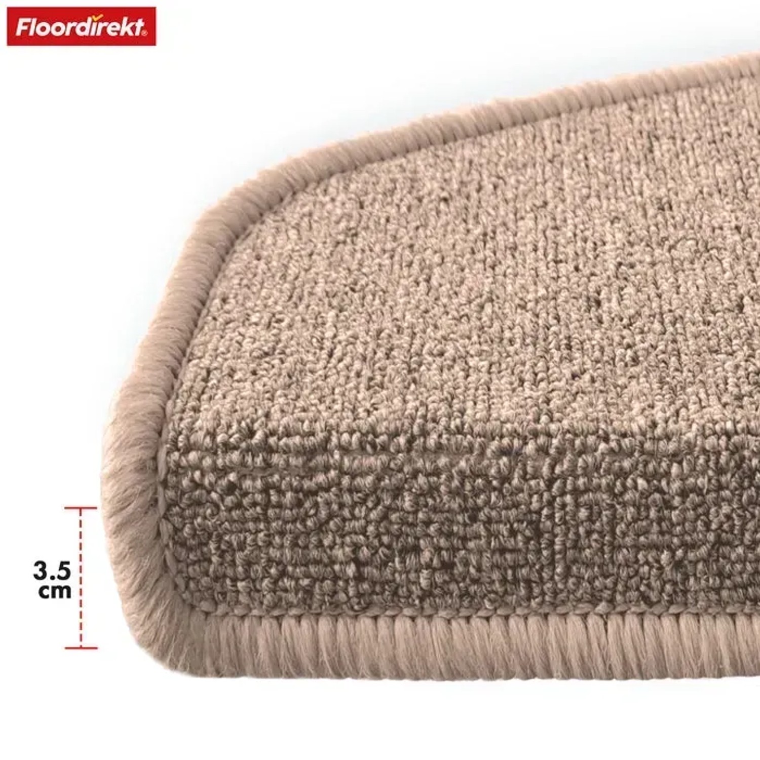 Detailaufnahme: Halbrunde, beige KARAT Stufenmatte London Pro (25x65 cm) mit geketteltem Rand.