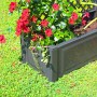 Anthrazitfarbener KHW Pflanzkasten mit Spalier, bepflanzt mit roten Blüten, im Garten.
