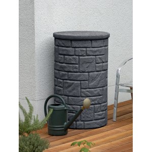 Arves Regentonne Arcado 230 l in Schwarz Granit mit Steinmuster und Gießkanne.