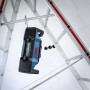 Bosch Professional GPB 18V-3SC Akku-Radio/Lautsprecher, hängend an Leiter, Baustellenradio.