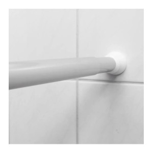 Sanilo Duschvorhangstange Chrome, ausziehbar, an weißer Fliese befestigt.