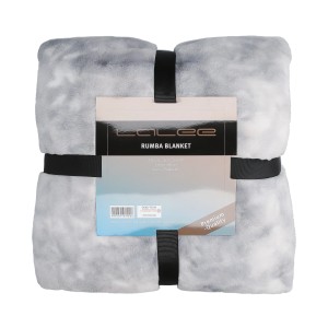 Verpackte, silberfarbene Lalee Wohndecke Rumba, 230x250 cm, Kunstfell.