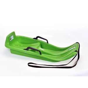 Grüner KHW Minibob Schlitten mit schwarzen Kunststoffbremsen und Zugband.