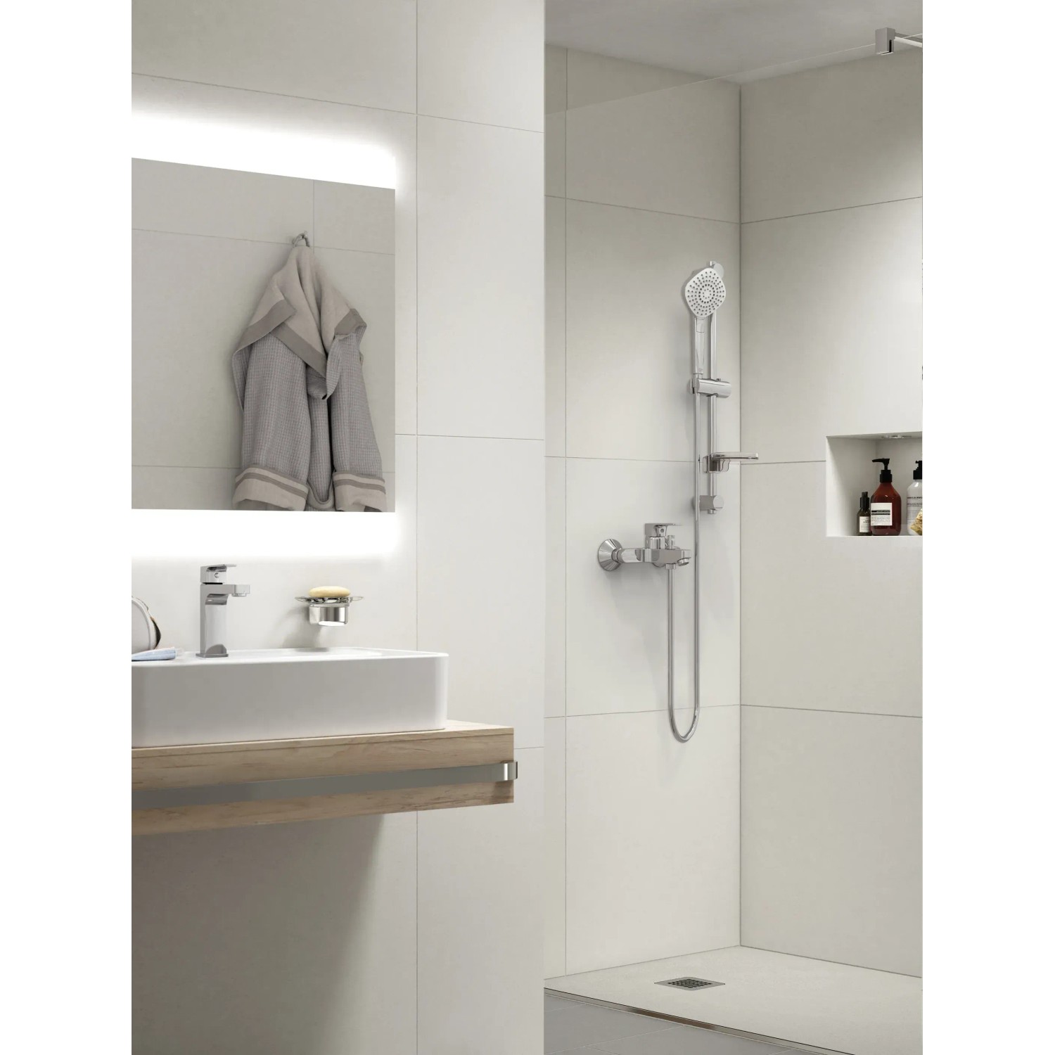 Ideal Standard Strada II Aufsatzwaschtisch, 60x40 cm, Weiß, mit Hahnloch und Überlauf in einem modernen Badezimmer.