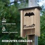 PawHut Fledermauskasten aus Tannenholz, Naturholz, mit Fledermaus-Motiv, an Baum befestigt.