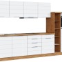Moderne Küchenzeile in Weiß und Wotaneiche, 330 cm breit, mit E-Geräten.