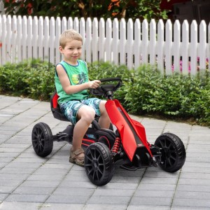 Junge fährt rotes HOMCOM Pedal-Gokart mit schwarzem Sitz und Rädern auf gepflastertem Weg. Kinderfahrzeug mit Handbremse.
