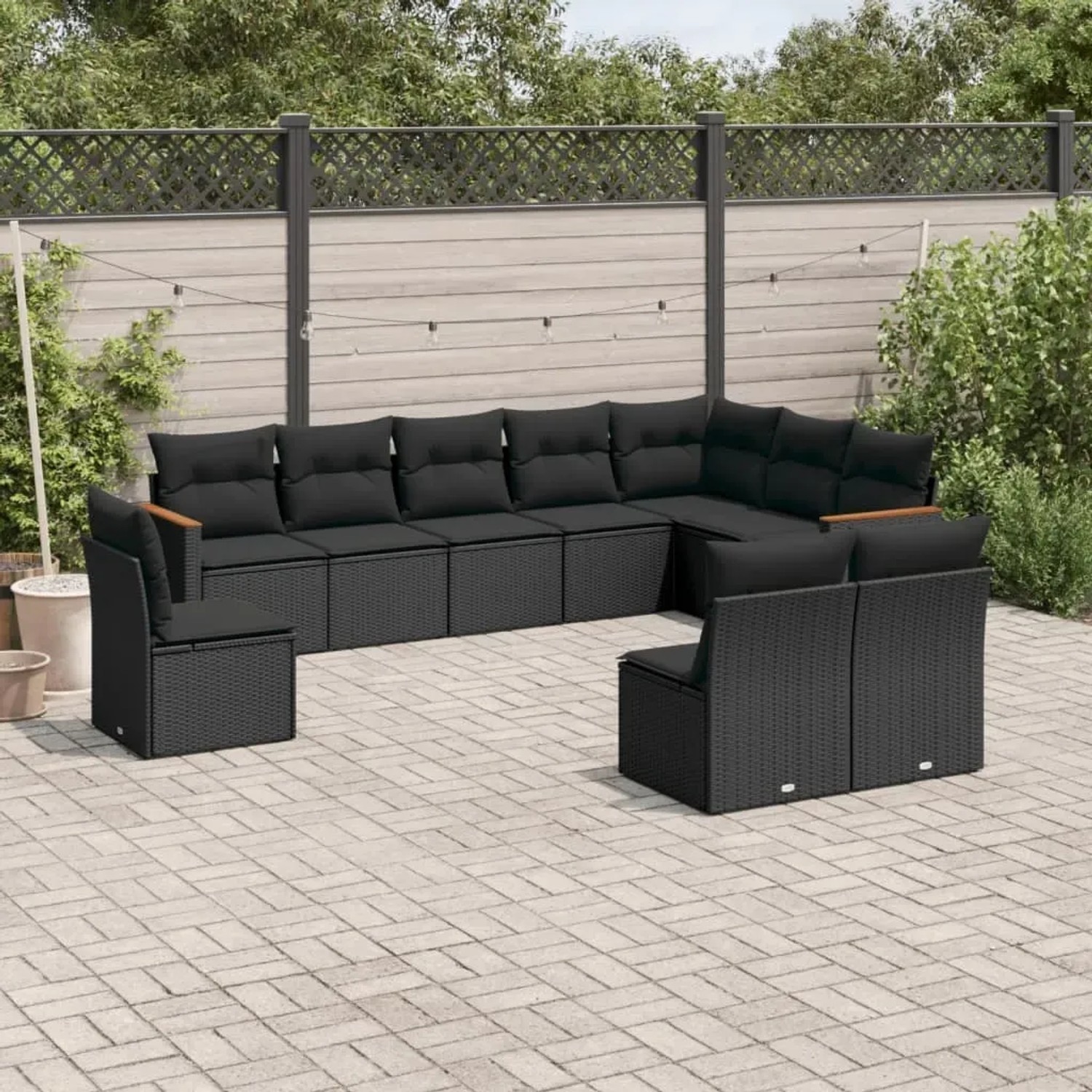 Schwarze 10-tlg. vidaXL Garten-Sofagarnitur aus Poly Rattan mit Kissen für Terrasse und Garten.