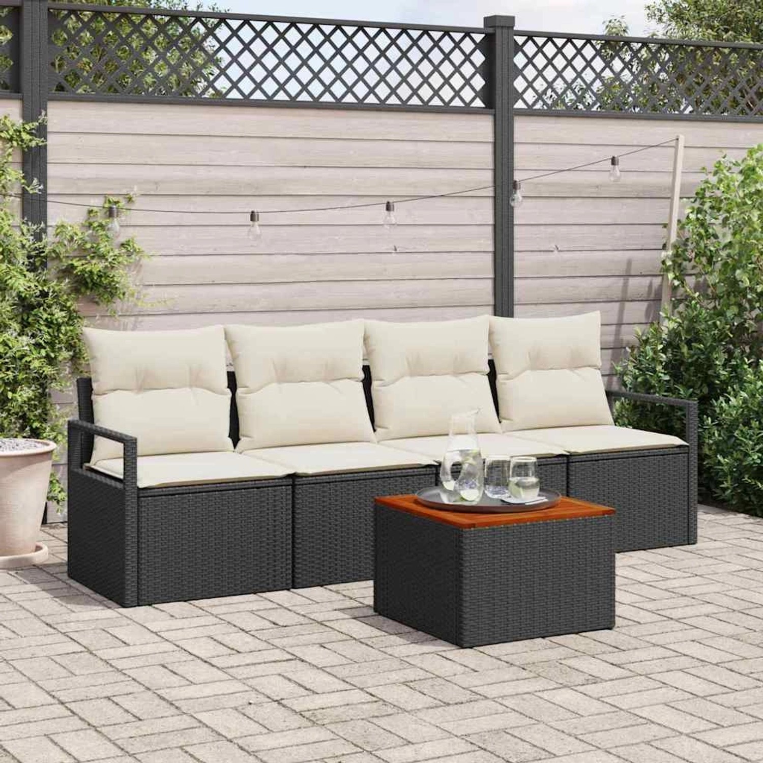 Schwarzes vidaXL Garten-Sofa-Set, 5-teilig, mit weißen Kissen und Tisch aus Akazienholz.