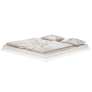 Weißes Kiefernholz Niederflurbett 180x200 mit Bettwäsche und Kissen.