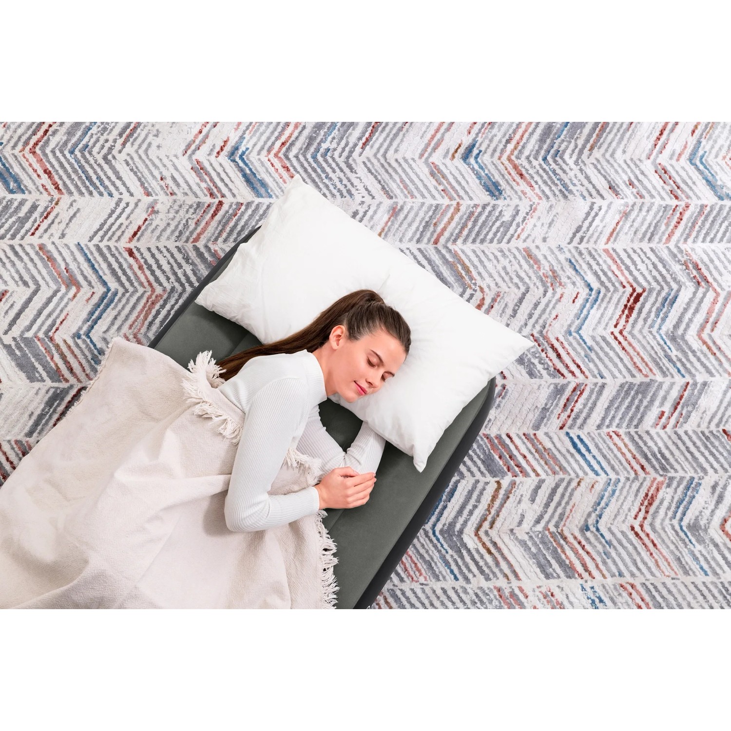 Bestway TriTech Luftbett, Einzelbett, 185x76x25 cm, mit schlafender Person. Ideal für Camping oder Gäste.