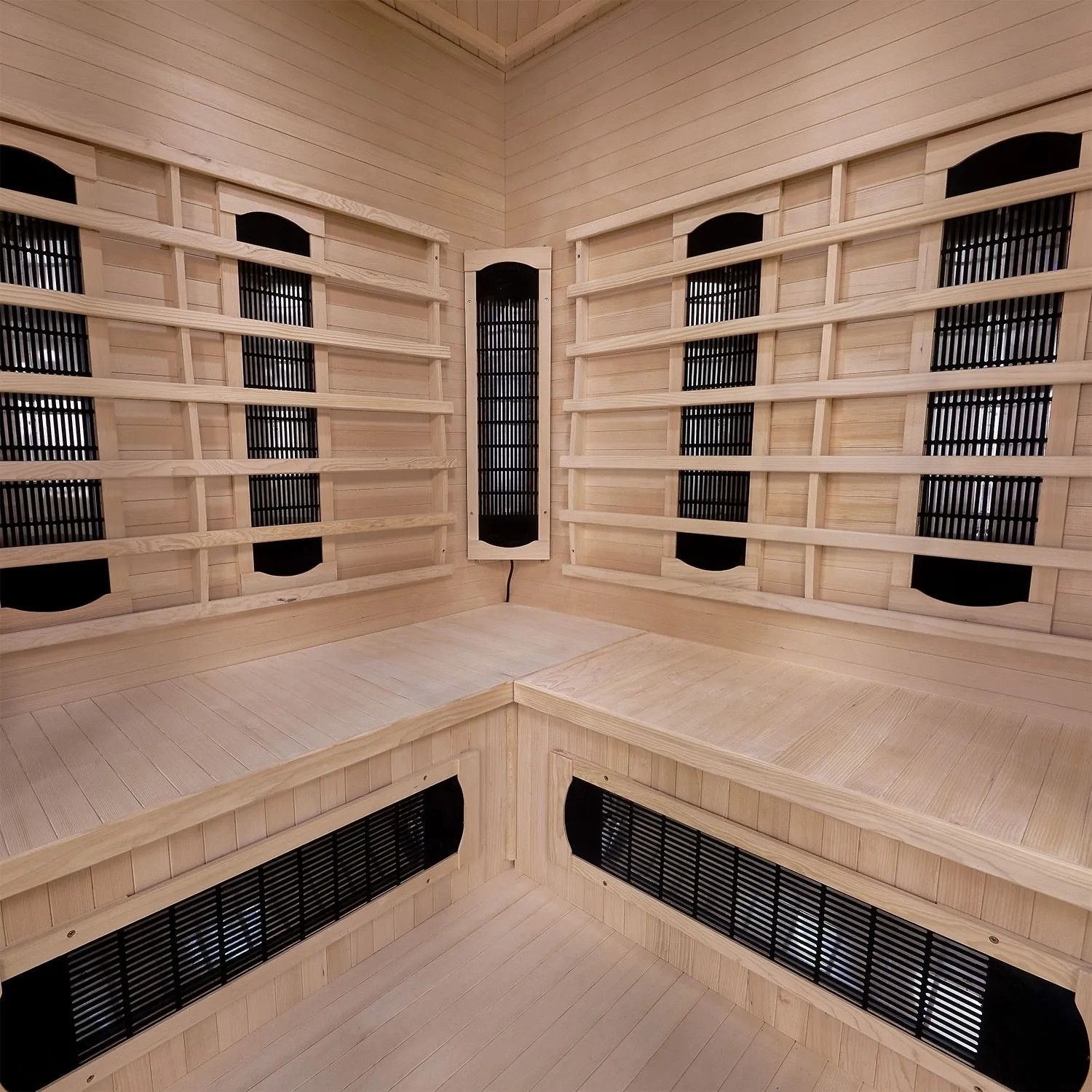 Innenansicht Artsauna Infrarotkabine Nyborg E150K mit Hemlockholz und Keramikstrahler.