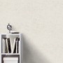 Erismann Vliestapete Play of Light Savanna Creme an Wand, mit Regal und Deko.