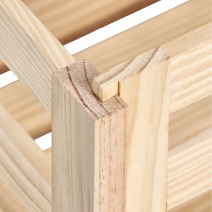 Detailaufnahme: Ecke der Zeller Aufbewahrungskiste aus Kiefernholz, unbehandelt, mit Leisten.