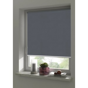 Graues Gardinia Easyfix Rollo Premium, 45x150 cm, verdunkelnd, am Fenster montiert.
