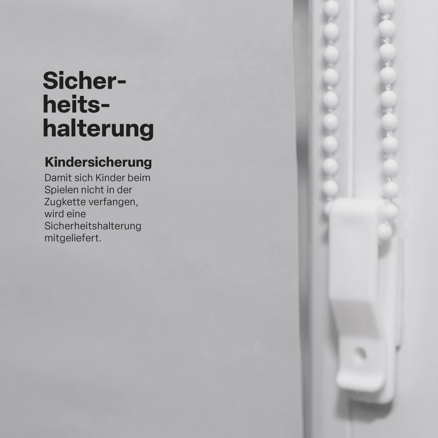 Detailaufnahme: Kindersicherung für Bestlivings Thermorollo Verdunkelungsrollo, weiße Kette mit Sicherheitsclip.