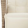 Detailaufnahme: Beige Gartenmöbel-Essgruppe aus Polyrattan mit cremefarbenen Kissen.
