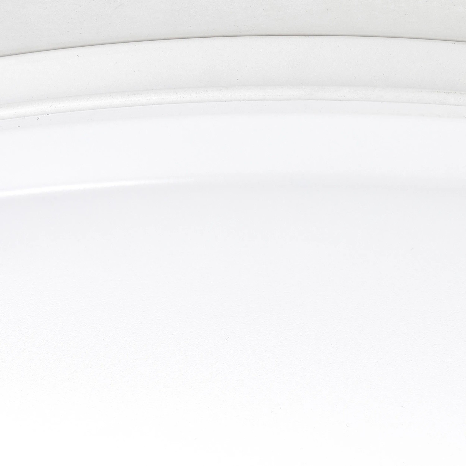 Weiße LED-Deckenleuchte Tribola, Ø 48,5 cm. Moderne Lampe mit Fernbedienung und Nachtlichtfunktion.