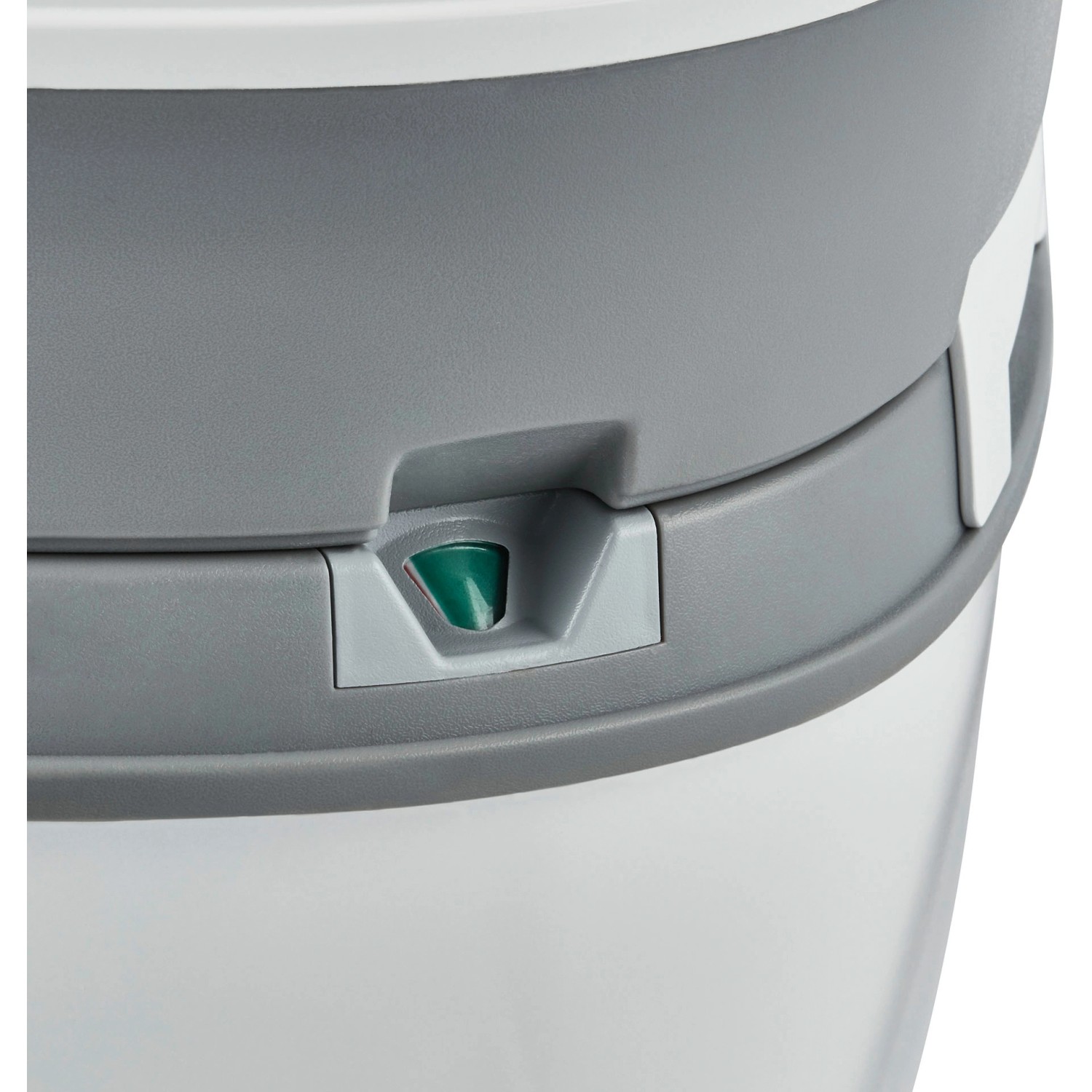 Detailaufnahme: Enders Campingtoilette Mobil WC Supreme, grauer Spülknopf.