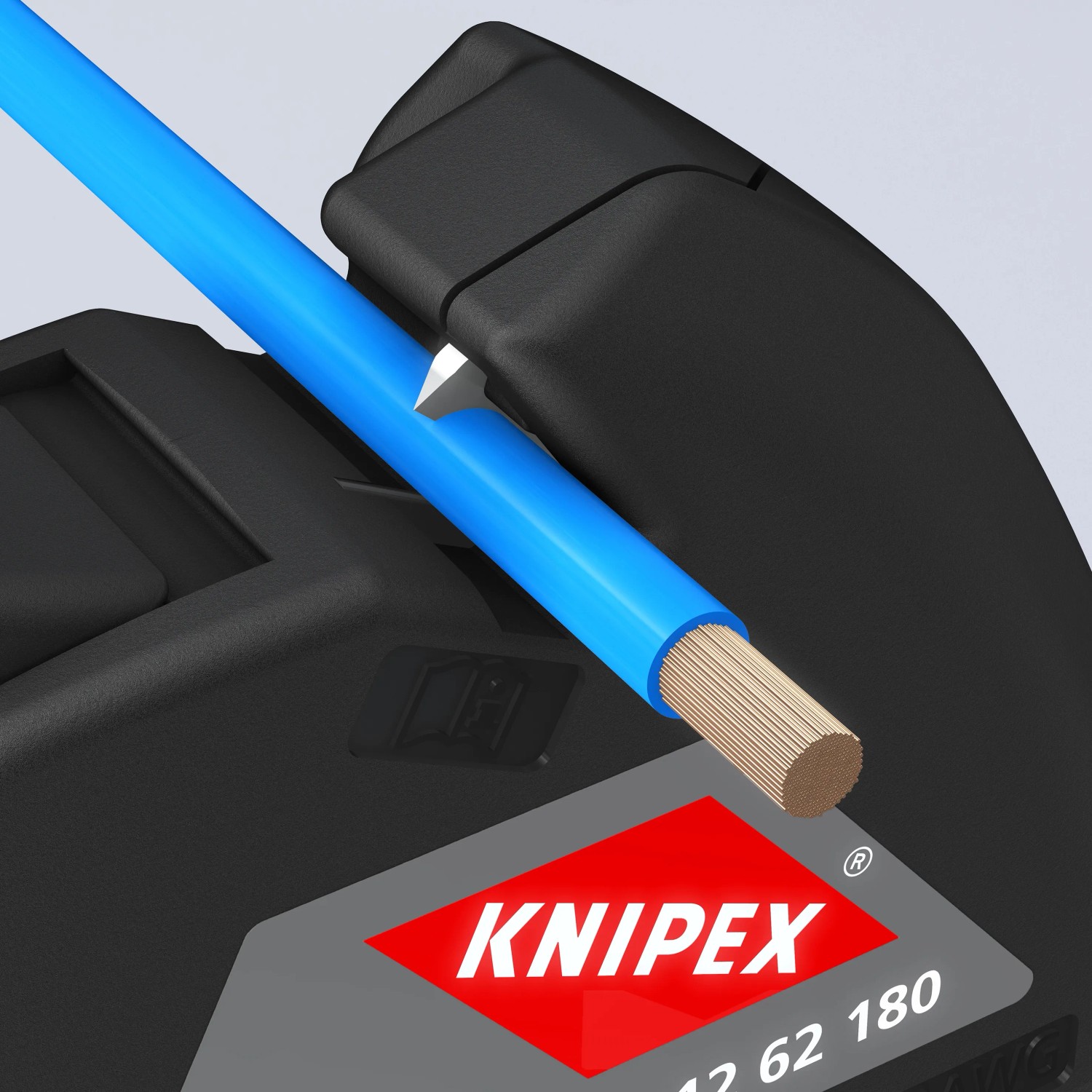 KNIPEX ComStrip Abisolierzange beim Abisolieren eines blauen Kabels.