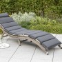 Merxx Waikiki Gartenliege mit grauer Auflage im Garten, zusammenklappbar.