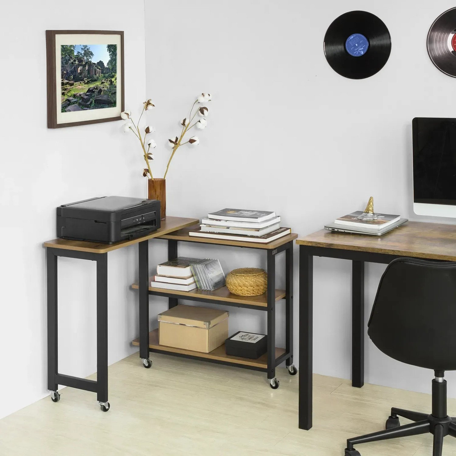 SoBuy L-förmiger Schreibtisch FWT83-PF mit 2 Ablagen und Rollen. Ideal als Beistelltisch oder Computertisch.
