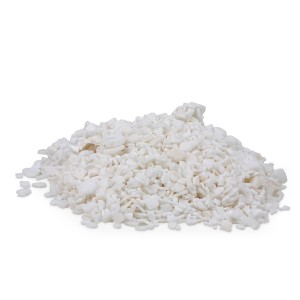 Haufen von Höfer Chemie Calciumchlorid Streugranulat, weiß, zur Eis- und Schneebekämpfung.