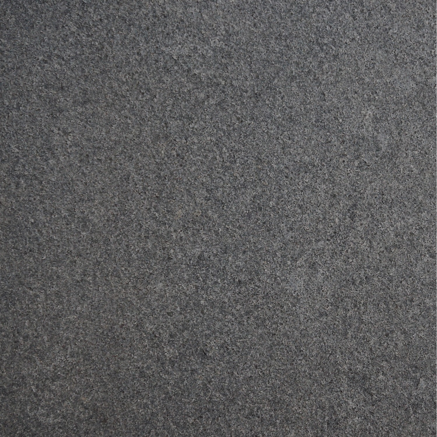 Terrassenplatte Naturstein, Anthrazit-Grau, 60x60x3 cm. Geflammte Oberfläche.