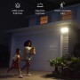 Eufy Flutlichtkamera E340 mit 2.000 lm beleuchtet Hofeinfahrt und Familie.