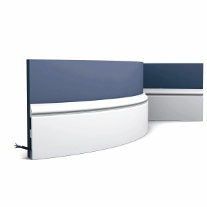 Flexible, weiße ORAC DECOR Sockelleiste SX118F LUXXUS (200cm) mit Kabelschutz für Boden und Wand.