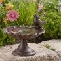 Braune Westfalia Vogeltränke aus Metall mit Vogel-Figur und Fuß für den Garten.